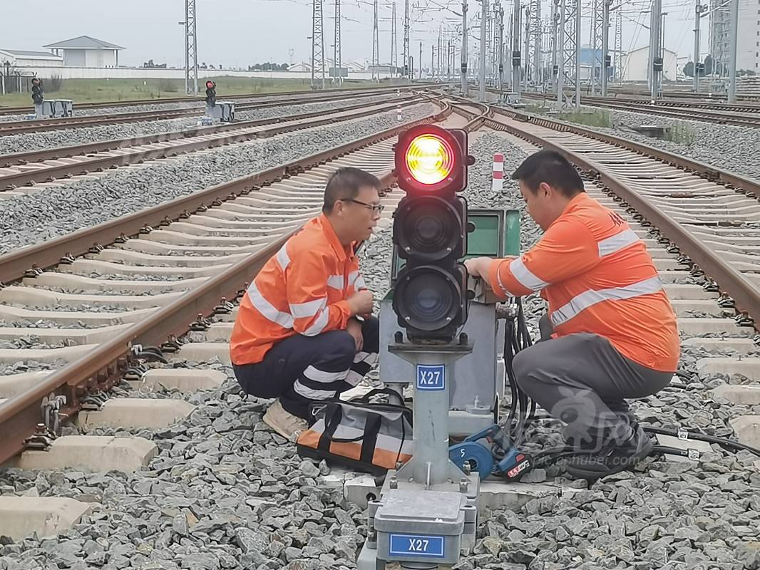 952740
