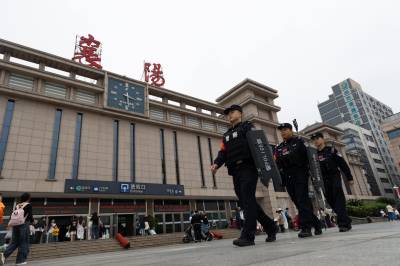 双节坚守护平安  铁警担当暖旅途
