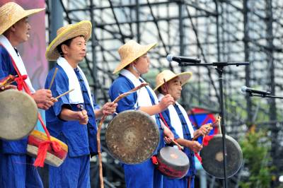 宜昌：展演薅草锣鼓 传承非遗文化