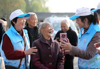 湖北钟祥：重阳孝亲暖乡村    