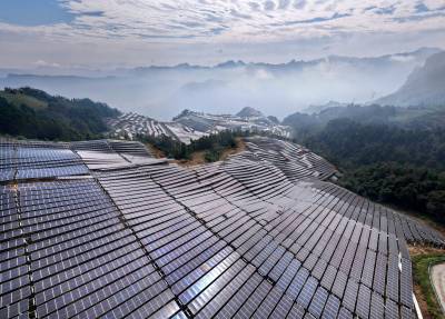三峡库区的光伏电站