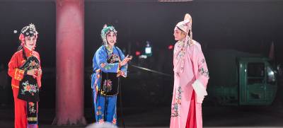  敬老爱老 情暖重阳”嘉鱼县戏曲进乡村走进潘家湾镇