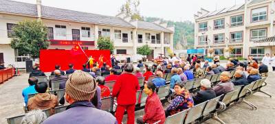 五峰乡开展重阳节敬老文艺演出活动