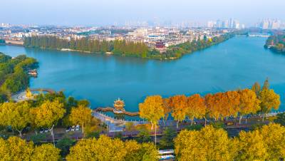 秋深古城美 城池入画来（客户端采稿）