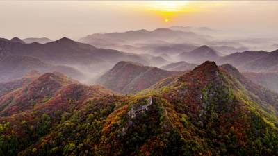 湖北南漳：秋染五朵山