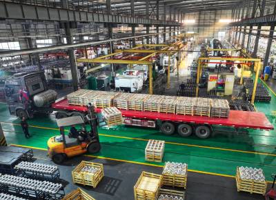 湖北襄阳：创新研发结硕果 货车直抵生产线（客户端采稿）