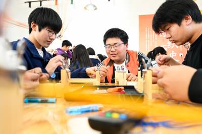 湖北英山：锻炼动手能力 传承编织文化