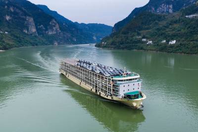 船载汽车走三峡