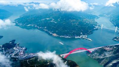 湖北秭归：“峡江飞虹”风景如画