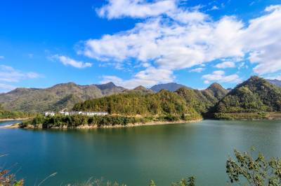 竹溪：国电鄂坪水库湖光山色清新游人