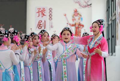 湖北钟祥：大柴湖移民娃传唱豫剧乡音