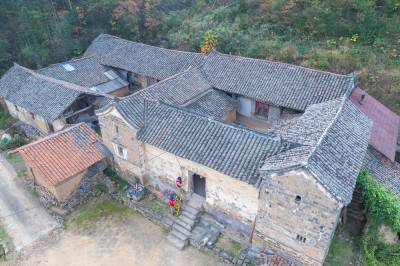 湖北荆门：老屋用电线路“焕新”迎冬