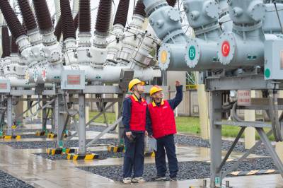 湖北荆门：寒潮来袭 保供电