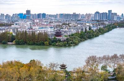 古城初冬景如画