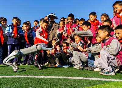 湖北秭归：科技大篷车开进偏远山村小学（客户端采稿）