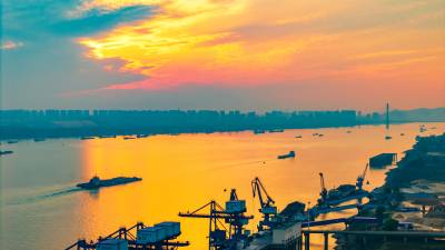 湖北黄冈：长江航运忙