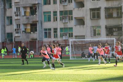  绿茵场上逐梦青春