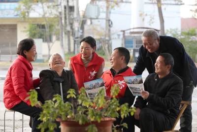 湖北荆门：党员志愿者“送岗”到农家