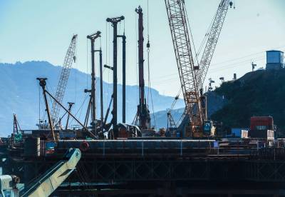 三峡枢纽江南成品油翻坝项目建设忙