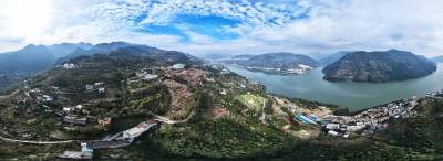 巴东：暖阳余晖映峡江 云霞山水入仙境