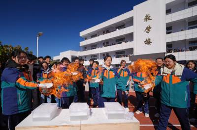 湖北巴东：科普进校园 趣味新体验（客户端采稿）