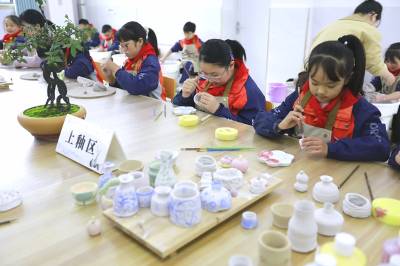       劳艺相融  陶泥生花