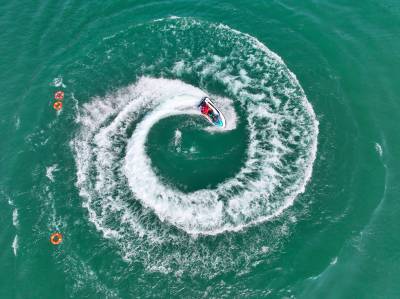 湖北恩施：消防开展水域应急救援演练