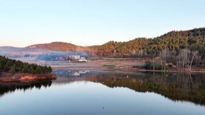房县：水库湿地美如画