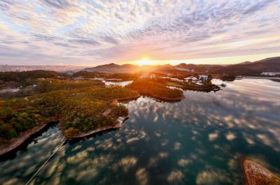 湖北南漳:流光溢彩水镜湖