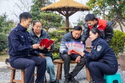 湖北襄阳：宪法宣传进乡村 法治护航暖民心