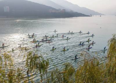 桨板竞技 燃动三峡（客户端采稿）