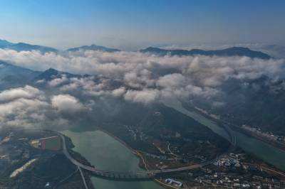 晨雾“玉带”系民生