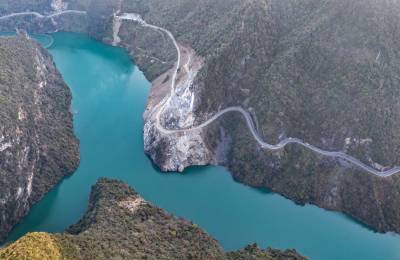 竹山县松树岭大桥建设正酣