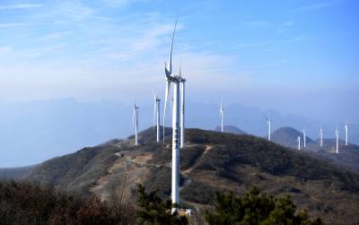 湖北保康：高山风力发电  助力绿色发展
