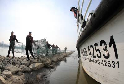 湖北钟祥：多部门联合“清船清网”护汉江生态（客户端采稿）