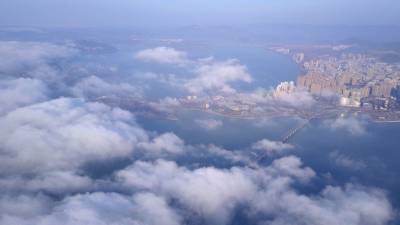 湖北郧阳：云雾缭绕 水墨汉江