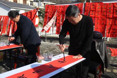 湖北竹溪：文明集市淘幸福