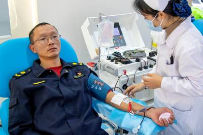 湖北恩施：暖冬爱心献热血