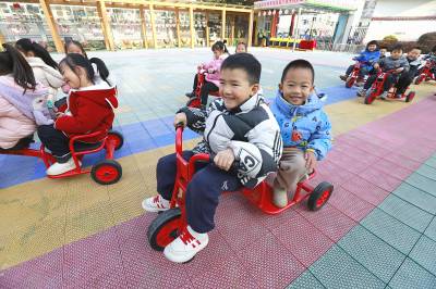             户外运动  乐在“骑”中