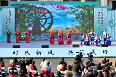 乡村展演南曲《幺妹过喜事》倡导移风易俗