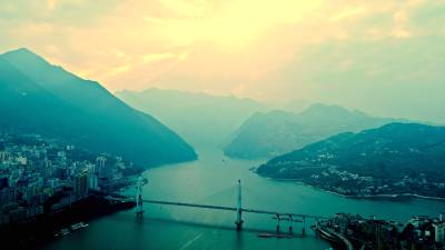 巴东：晚霞染山城 