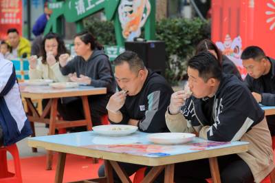 赛饺子 迎冬至（客户端采稿）