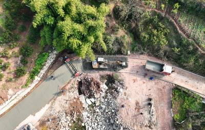 巴东：打通“肠梗阻” 损毁路将变坦途