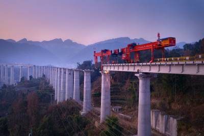 三峡枢纽茅坪港疏港铁路建设忙（客户端采稿）