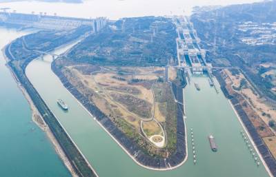 2025年三峡船闸年通过量、升船机年客运量双创历史新高（客户端采稿）