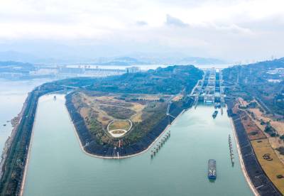 2025年三峡船闸年通过量、三峡升船机年客运量双创新高