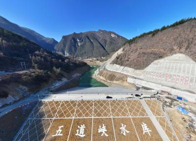 加快饮水工程建设  让群众喝上“放心水”