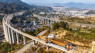 湖北秭归：三峡枢纽茅坪港疏港铁路建设加速推进