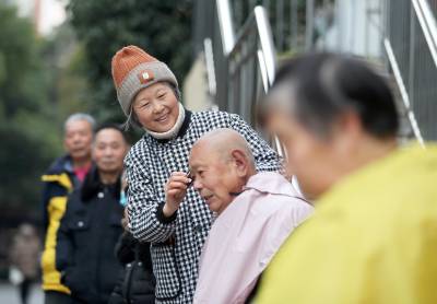 湖北荆门：“便民集市”温馨开市（客户端采稿）