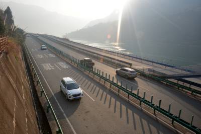 宜昌：三峡专用公路通行效能“双破”纪录